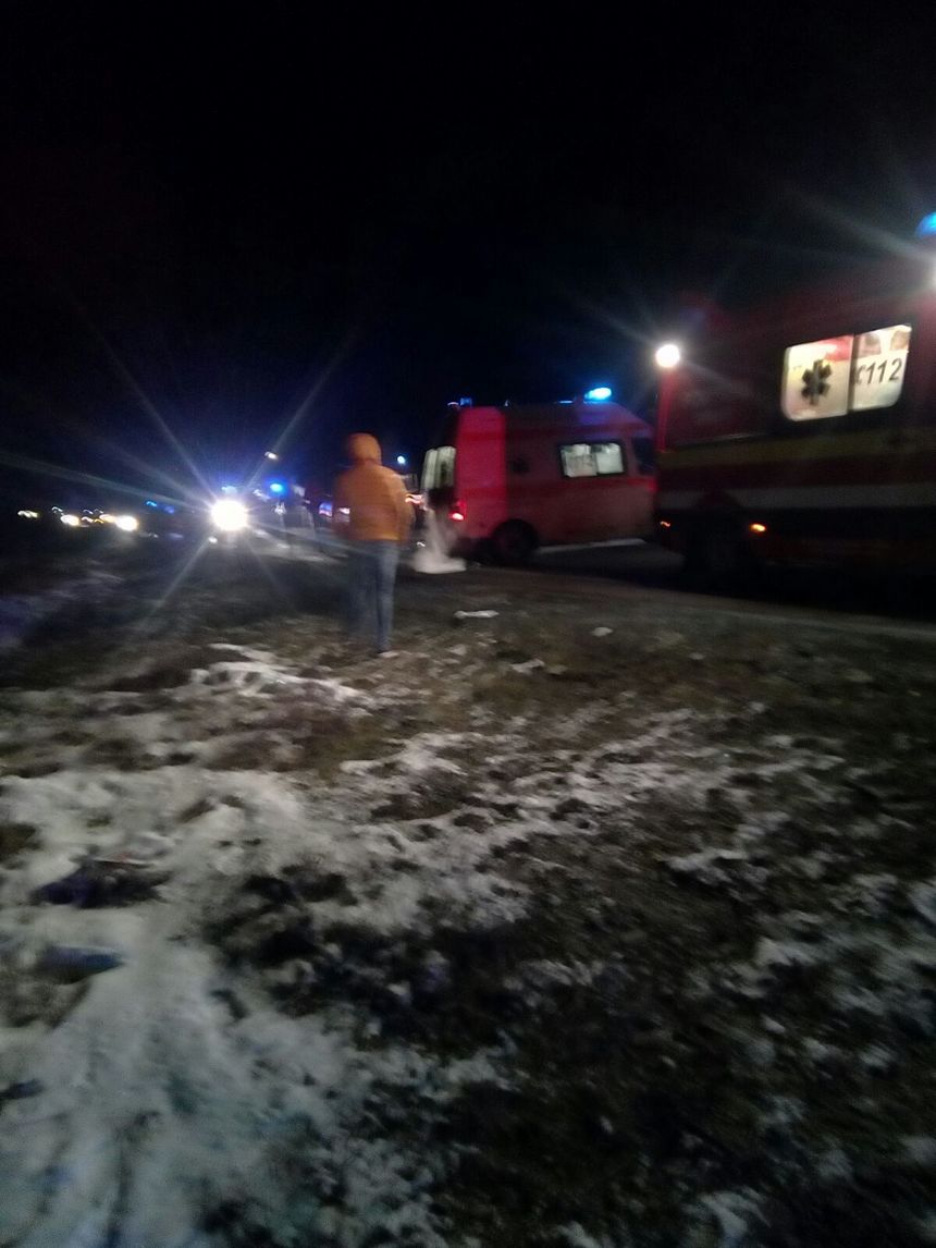 Vaslui: Opt persoane, între care doi copii, rănite într-un accident rutier în care au fost implicate două autoturisme. A fost activat Planul roşu de intervenţie