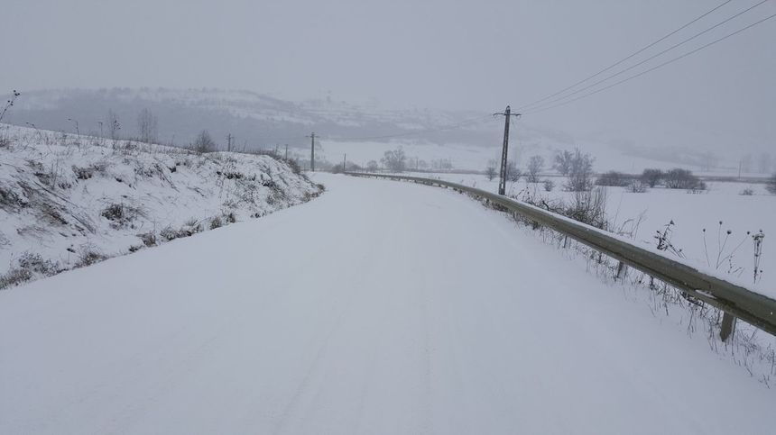 Tulcea: Adolescent care a plecat bicicleta la drum şi s-a rătăcit din cauza viscolului, salvat de poliţişti 

