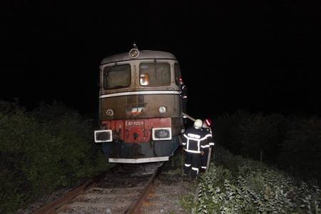 Vrancea: Incendiul la locomotiva trenului în care se află 300 de călători a fost lichidat; traficul feroviar se desfăşoară pe un singur fir
