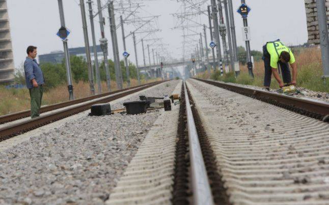 Circulaţia feroviară se desfăşoară cu restricţii de viteză între Videle şi Giurgiu, din cauza inundării căii ferate. Restricţii şi pe DN 6, în Teleorman. Joi sunt în vigoare atenţionări cod galben de inundaţii