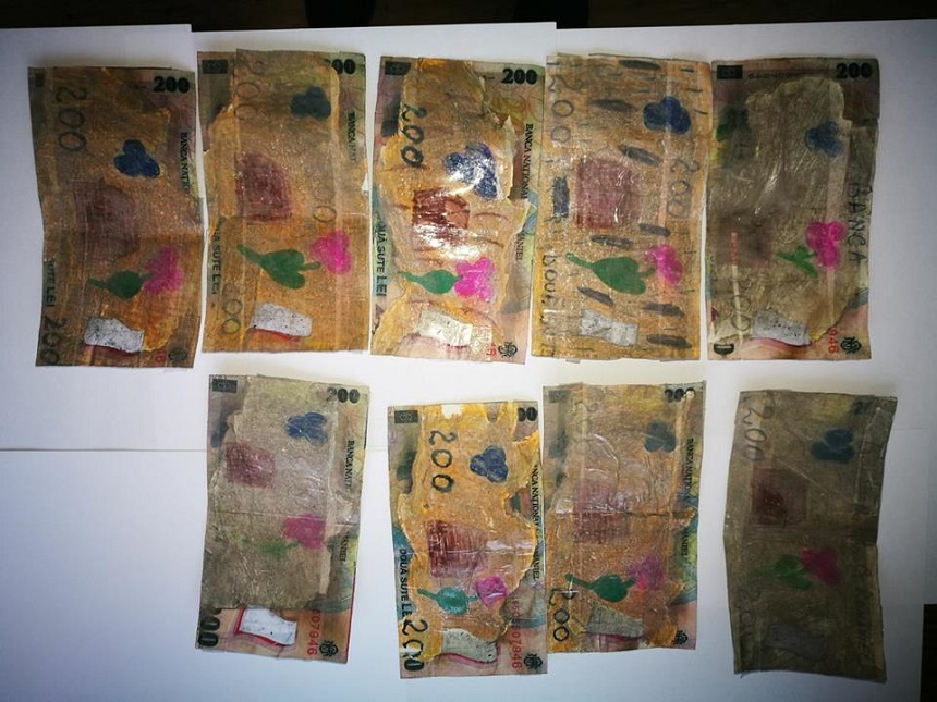 Bărbat cercetat pentru falsificare de monedă după ce a încercat să cumpere alimente folosind bancnote făcute la copiator şi cu imagini conturate cu carioca - FOTO