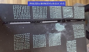 Timişoara: Patru tineri reţinuţi pentru 24 de ore, după ce au încercat să vândă pastile de Ecstasy unui ofiţer aflat sub acoperire