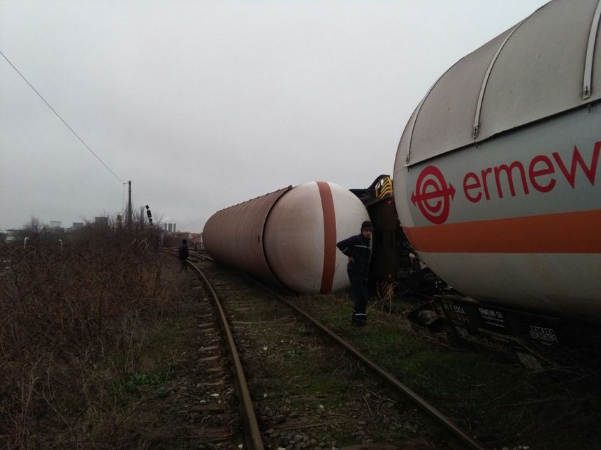 UPDATE - Două vagoane de marfă goale au deraiat în Constanţa; nu s-au înregistrat victime. FOTO