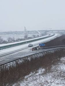 Traficul a fost închis pe A2 şi pe tronsonul Bucureşti - Drajna din cauza poleiului