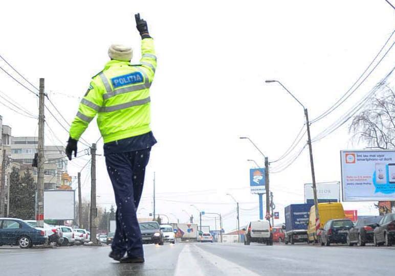 Poliţia Română: 39 de conducători auto care circulau cu viteză excesivă pe autostrăzi, depistaţi într-o săptămână; cea mai mare viteză - 218 kilometri la oră 