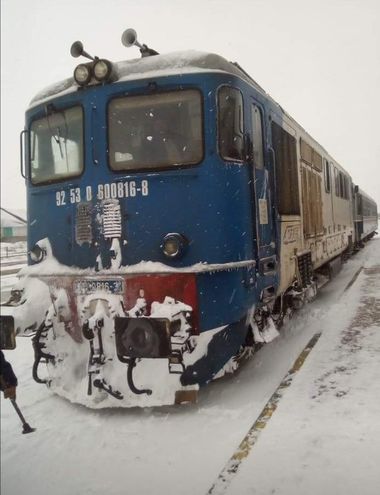 Peste 60 de trenuri de călători au fost anulate din cauza viscolului. Toate secţiile de cale ferată sunt deschise