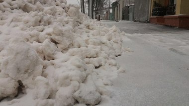 Zăpadă portocalie la Galaţi. Explicaţiile meteorologilor. FOTO