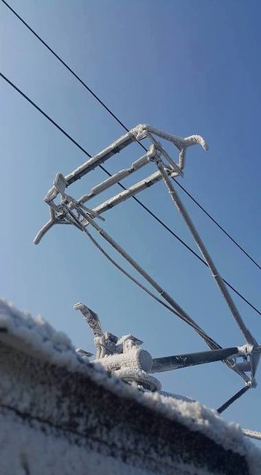 CFR: 72 de trenuri, anulate pe mai multe rute; toate secţiile de cale ferată sunt deschise, dar se circulă în condiţii de iarnă