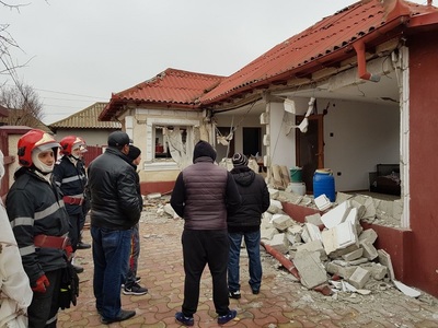 Explozie la o casă din Năvodari - două persoane au fost rănite