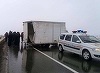 Un mort şi doi răniţi grav în urma unui accident pe DN2 în care au foist implicate trei maşini; traficul este blocat pe un sens - FOTO