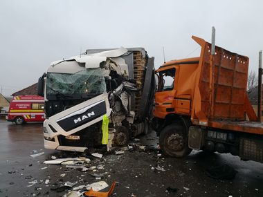Accident pe DN 13, la ieşirea din Braşov spre Sighişoara; circulaţia este oprită
