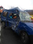 Sibiu: Pasagera din autoturismul care a intrat într-un autocar pe DN 1 a murit; traficul se desfăşoară alternativ