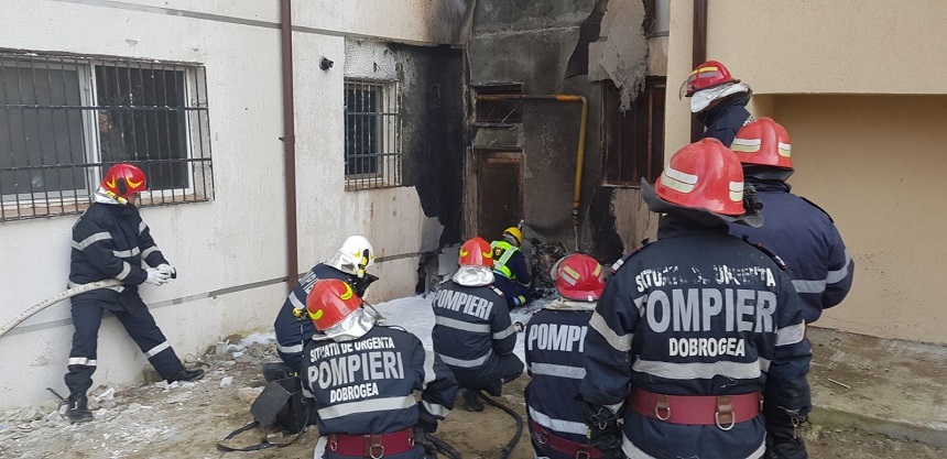 Constanţa: Şase persoane evacuate, în urma unui incendiu izbucnit la o conductă de gaz - FOTO

