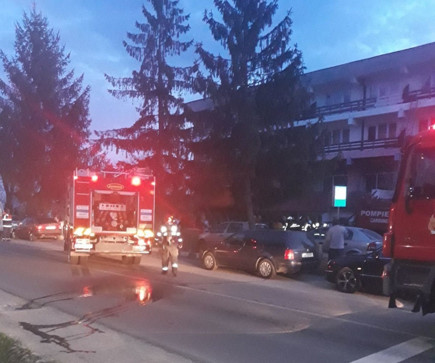 UPDATE Gorj: Incendiu la un hotel din Târgu Cărbuneşti, fără a fi înregistrate victime. VIDEO