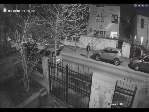 UPDATE - Bărbatul suspectat că a incendiat opt maşini în Capitală a fost prins şi şi-a recunoscut faptele. Poliţie: Nu există nicio legătură între el şi proprietarii maşinilor; are tulburări de comportament şi este un caz izolat. VIDEO