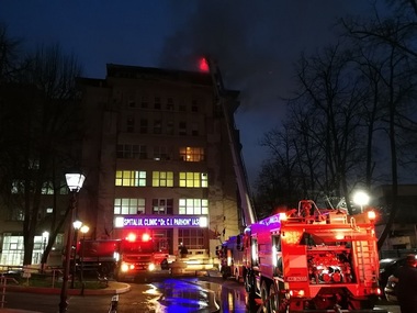 UPDATE - Incendiu la Institutul de boli cardiovasculare Iaşi; pacienţii au fost evacuaţi. Incendiul a fost stins după şase ore de intervenţie. Intervenţiile chirurgicale, sistate. Institutul, sancţionat în 2017 pentru că nu avea autorizaţie de securitate la incediu -  FOTO, VIDEO