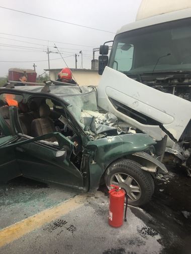Accident pe Centura Capitalei: O persoană a fost rănită după ce un camion şi un autoturism s-au ciocnit