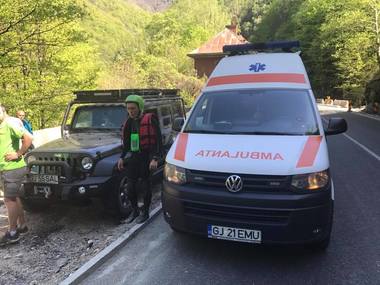 UPDATE Gorj: Un bărbat de 42 de ani a murit după ce a căzut în Jiu dintr-o barcă de rafting 