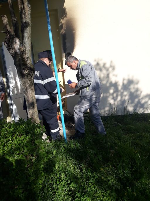 Câţiva copii de la o grădiniţă din judeţul Argeş, evacuaţi după ce un incendiu a izbucnit la un panou electric din apropierea clădirii