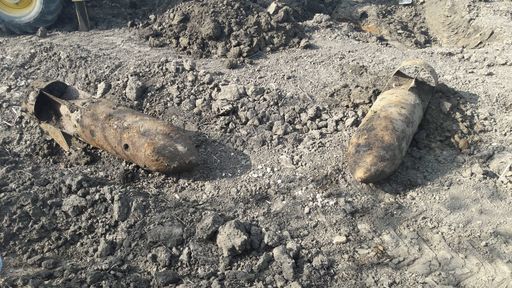 Infotrafic: Traficul pe DN 2, la Focşani, blocat pentru transportul pe câmp al celor şase bombe de aviaţie descoperite în zonă