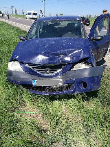 Constanţa: Cinci persoane, printre care şi doi copii, rănite într-un accident în care au fost implicate două autoturisme