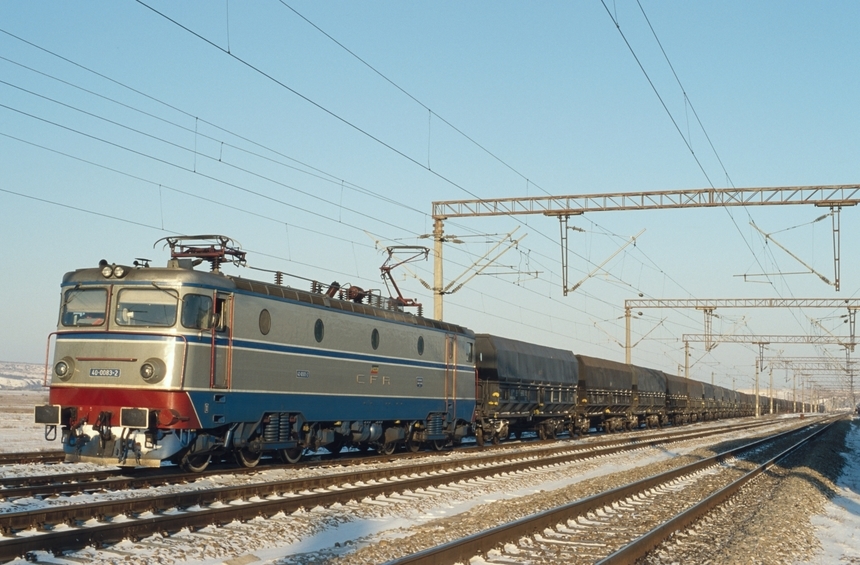 Circulaţia feroviară pe ruta Bucureşti - Câmpulung, oprită la ieşirea din staţia Goleşti după ce s-a defectat un tren