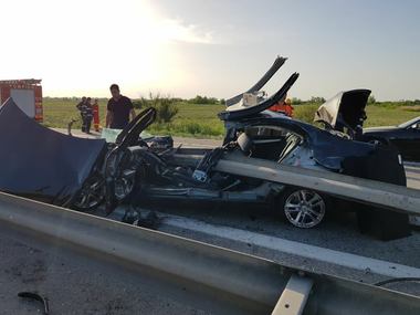Trei persoane, rănite într-un accident produs pe Autostrada Bucureşti-Piteşti; traficul este complet blocat pe ambele sensuri în zona localităţii Bolintin-Vale. FOTO