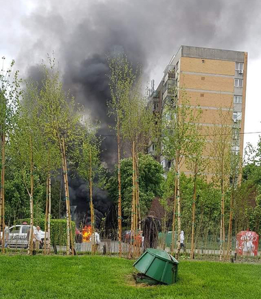 Incendiu la două autoturisme, în Sectorul 3, pompierii intervenind cu mai multe autospeciale