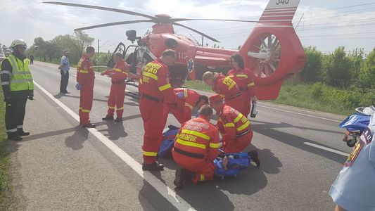 Bistriţa-Năsăud: Una dintre victimele accidentului de pe DN 17, preluată de elicopterul SMURD
