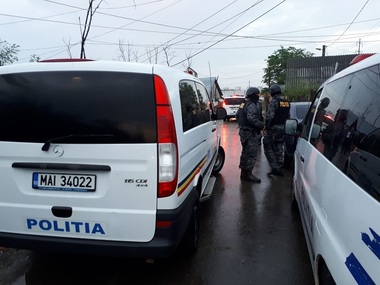 Argeş: Percheziţii la persoane bănuite de furturi din sediile unor societăţi comerciale