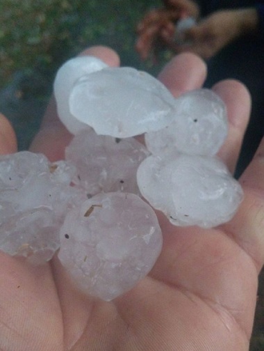 Rachetă antigrindină, căzută în curtea unui botoşănean - FOTO