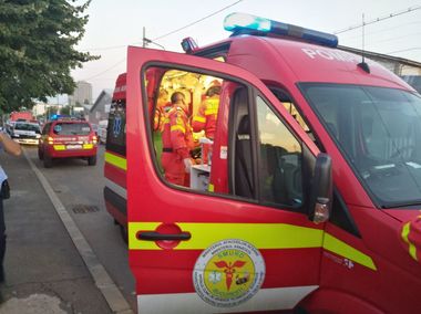 Sibiu: O butelie a explodat într-un parc din Mediaş, două persoane fiind rănite