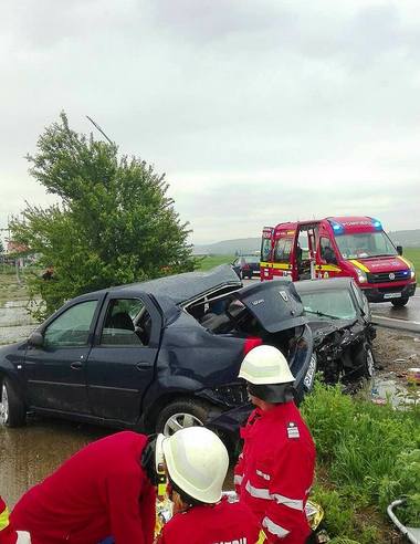 Suceava: Un mort şi şase răniţi, în două accidente care s-au produs aproape în acelaşi timp