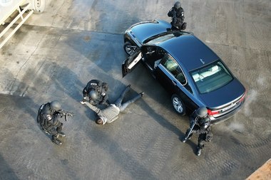 UPDATE - Operaţiunea "Ziua Z" - Peste 230 de percheziţii în Capitală şi în 28 de judeţe, în dosare de criminalitate organizată. Este vizată şi gruparea Ghenosu. La Timişoara sunt percheziţii la studenţi suspectaţi de trafic de droguri