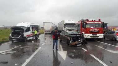 Timiş: Şapre elevi şi un adult care au plecat într-o excursie, răniţi într-un accident rutier
