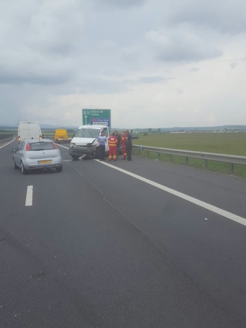 Sibiu: Patru răniţi într-un accident rutier pe A1 provocat de un şofer băut şi fără permis de conducere