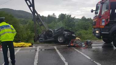 Accident pe Valea Oltului - O persoană a murit, alte două au fost rănite
