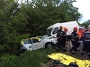 Doi morţi şi trei răniţi grav după ce o dubă s-a ciocnit cu un autoturism, între Râmnicu Vâlcea şi Horezu - FOTO