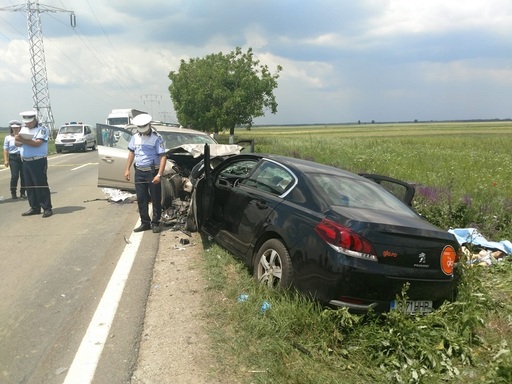 Accident cu un mort şi patru răniţi în judeţul Dâmboviţa - FOTO