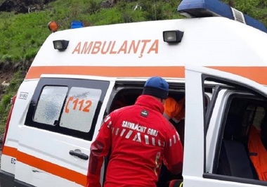 Intervenţie a salvamontiştilor gorjeni în cazul unui bărbat muşcat de viperă în Munţii Lotrului - FOTO