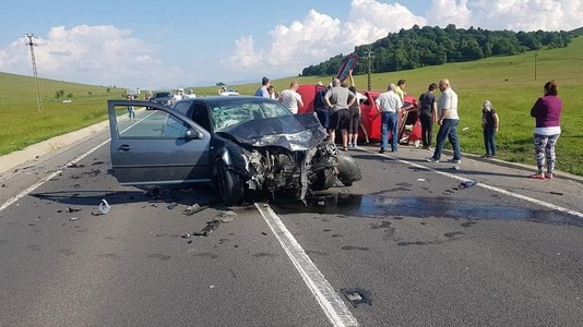 Trei persoane au murit în urma unui accident rutier care a avut loc pe DN1, la ieşirea din Codlea - FOTO