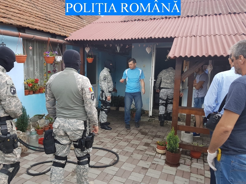 Caraş -Severin: Grupare specializată în furturi din locuinţe, destructurată de poliţişti. Trei persoane au fost reţinute