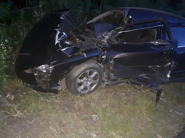 Dâmboviţa: Autoturism lovit de tren la o trecere la nivel cu calea ferată - două persoane au fost rănite  - FOTO, VIDEO