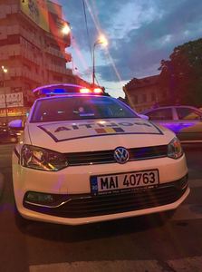 Peste 880 de infracţiuni, constatate de poliţişti în ultimele 24 de ore; s-au aplicat aproape 7.400 de sancţiuni contravenţionale şi s-au reţinut 423 de permise de conducere