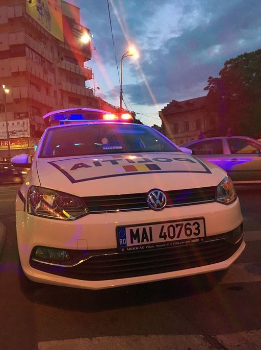 Peste 880 de infracţiuni, constatate de poliţişti în ultimele 24 de ore; s-au aplicat aproape 7.400 de sancţiuni contravenţionale şi s-au reţinut 423 de permise de conducere
