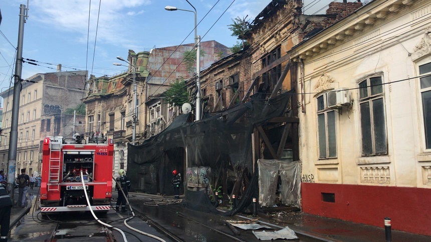 Incendiu într-o clădire părăsită de pe Calea Moşilor, din Capitală - FOTO, VIDEO