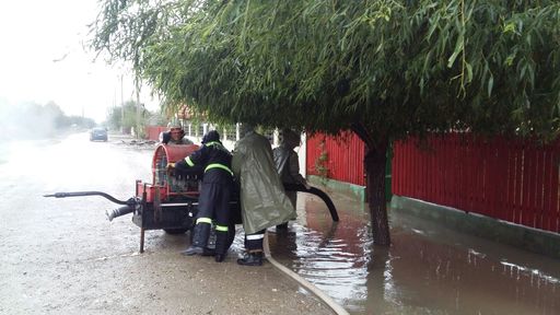 IGSU: Vremea nefavorabilă a produs efecte în 12 localităţi din opt judeţe; au fost emise 65 de atenţionări şi avertizări hidro-meteorologice, care au vizat manifestarea fenomenelor periculoase imediate
