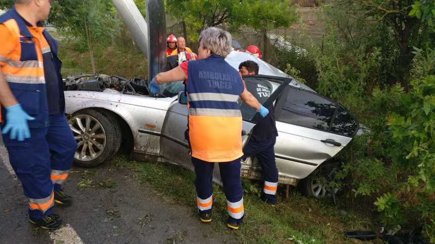 UPDATE - Cinci persoane rănite într-un accident rutier în care au fost implicate două autobuze şi un autoturism, în judeţul Tulcea. VIDEO