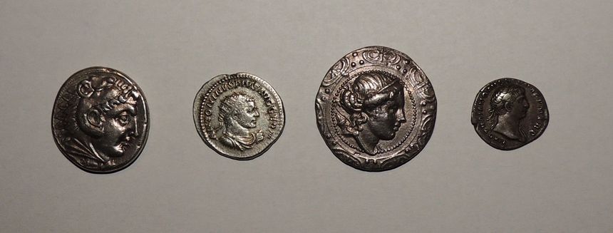 Bărbat suspectat că a vândut monede şi bunuri arheologice din patrimoniul naţional, provenite din detecţii neautorizate în situri din Constanţa şi Tulcea, trimis în judecată