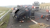 Accident pe Autostrada Sibiu - Orăştie: Un mort şi cinci răniţi după ce două autoutilitare s-au ciocnit. FOTO